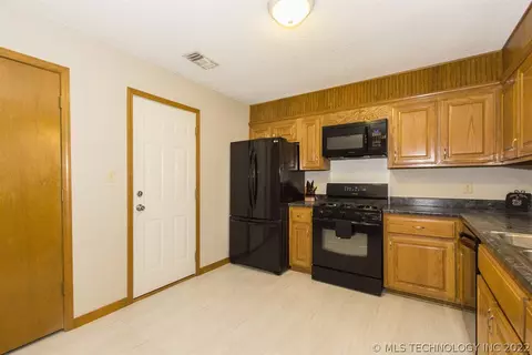 1044 E 144th Pl, Glenpool, OK 74033 photo 12