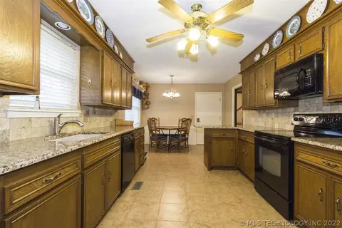 10014 E 40th St, Tulsa, OK 74146 photo 12