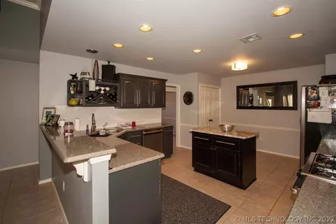 19724 E 50th St, Broken Arrow, OK 74014 photo 5