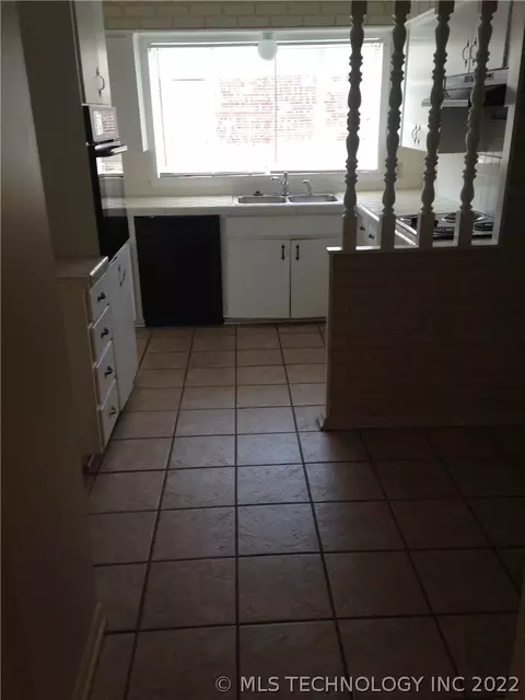 1558 E 59th St, Tulsa, OK 74105 photo 8