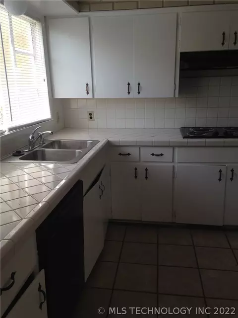 1558 E 59th St, Tulsa, OK 74105 photo 6