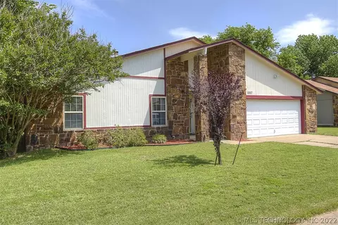 1067 E 145th St, Glenpool, OK 74033 photo 3
