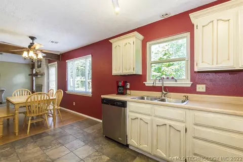1067 E 145th St, Glenpool, OK 74033 photo 12