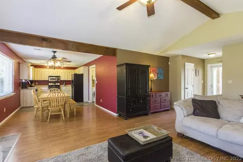 1067 E 145th St, Glenpool, OK 74033 photo 8
