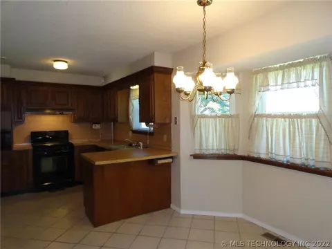 12527 E 37th St, Tulsa, OK 74146 photo 5