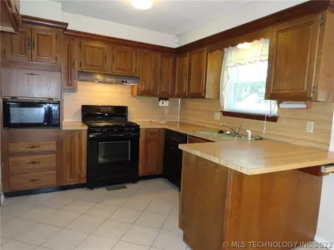 12527 E 37th St, Tulsa, OK 74146 photo 2