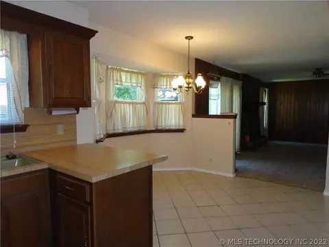 12527 E 37th St, Tulsa, OK 74146 photo 4