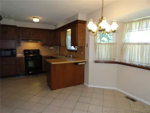 12527 E 37th St, Tulsa, OK 74146 photo 3