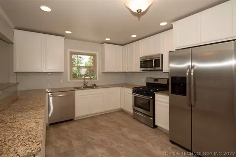 3930 E 37th Pl, Tulsa, OK 74135 photo 8