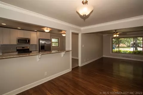 3930 E 37th Pl, Tulsa, OK 74135 photo 7