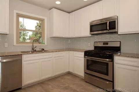 3930 E 37th Pl, Tulsa, OK 74135 photo 14