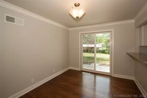 3930 E 37th Pl, Tulsa, OK 74135 photo 6
