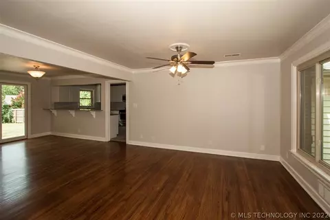 3930 E 37th Pl, Tulsa, OK 74135 photo 2