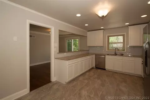 3930 E 37th Pl, Tulsa, OK 74135 photo 13