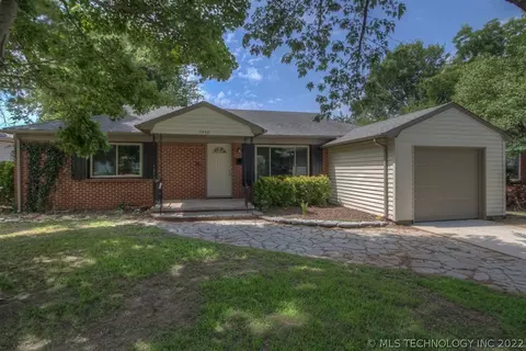 3930 E 37th Pl, Tulsa, OK 74135 photo 1