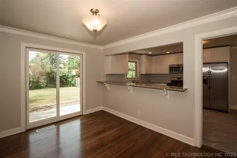 3930 E 37th Pl, Tulsa, OK 74135 photo 5