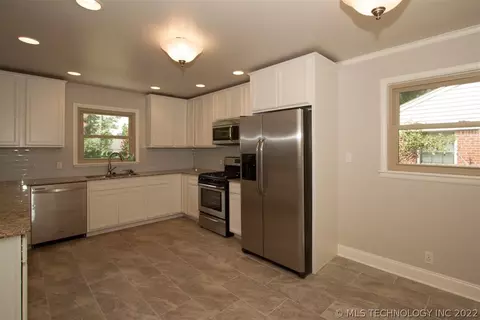 3930 E 37th Pl, Tulsa, OK 74135 photo 12