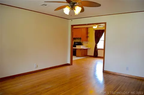 8957 E Marshall Pl, Tulsa, OK 74115 photo 6