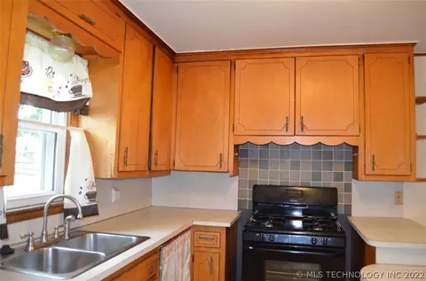 8957 E Marshall Pl, Tulsa, OK 74115 photo 9