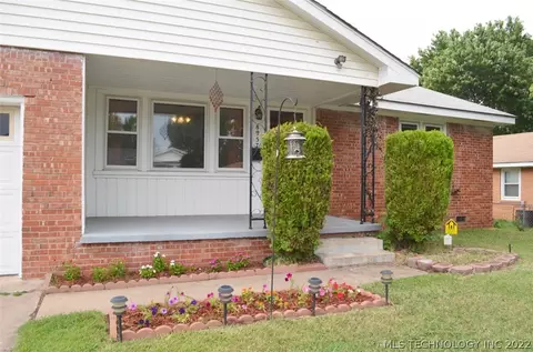 8957 E Marshall Pl, Tulsa, OK 74115 photo 2