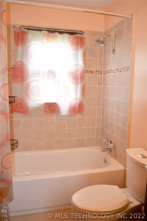 8957 E Marshall Pl, Tulsa, OK 74115 photo 18