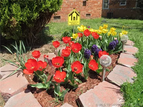 8957 E Marshall Pl, Tulsa, OK 74115 photo 5