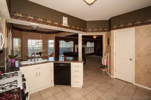 19601 E 38th Pl S, Broken Arrow, OK 74014 photo 8
