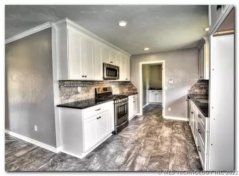 3667 E 49th St, Tulsa, OK 74135 photo 2