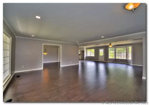 3667 E 49th St, Tulsa, OK 74135 photo 6