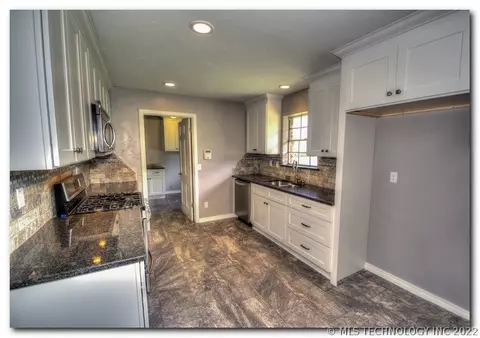 3667 E 49th St, Tulsa, OK 74135 photo 4