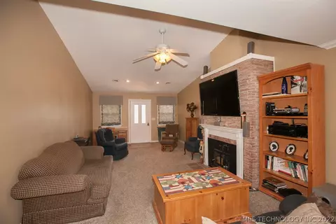 3741 E 4th Pl, Tulsa, OK 74112 photo 3