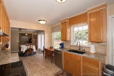3741 E 4th Pl, Tulsa, OK 74112 photo 13