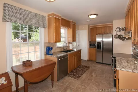 3741 E 4th Pl, Tulsa, OK 74112 photo 12