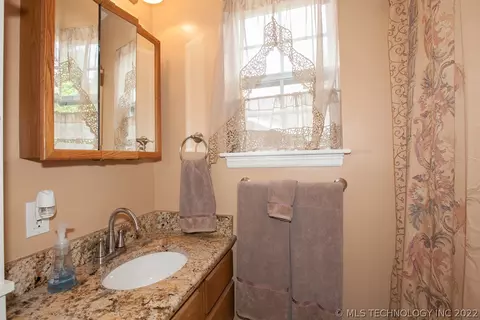 3741 E 4th Pl, Tulsa, OK 74112 photo 10