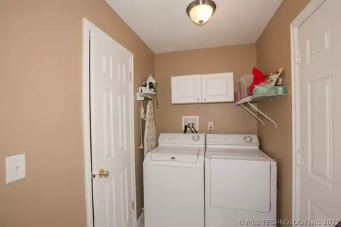 3741 E 4th Pl, Tulsa, OK 74112 photo 9