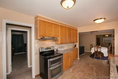3741 E 4th Pl, Tulsa, OK 74112 photo 16