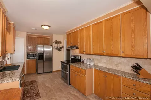 3741 E 4th Pl, Tulsa, OK 74112 photo 14