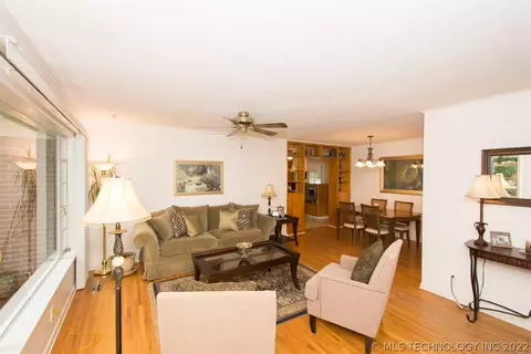 1109 E 53rd Pl, Tulsa, OK 74105 photo 4