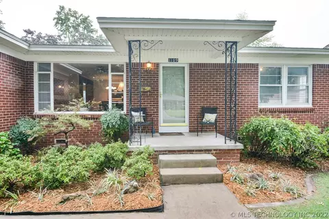 1109 E 53rd Pl, Tulsa, OK 74105 photo 2