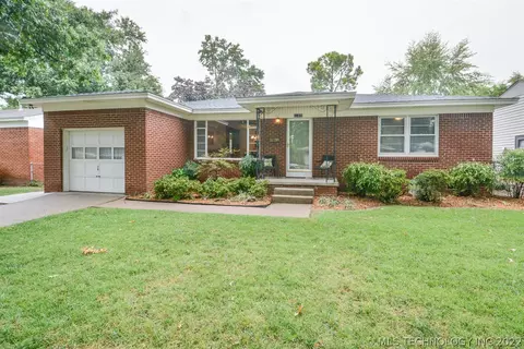 1109 E 53rd Pl, Tulsa, OK 74105 photo 1