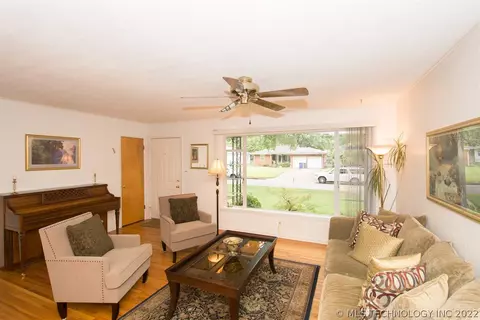1109 E 53rd Pl, Tulsa, OK 74105 photo 3