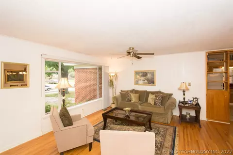 1109 E 53rd Pl, Tulsa, OK 74105 photo 5