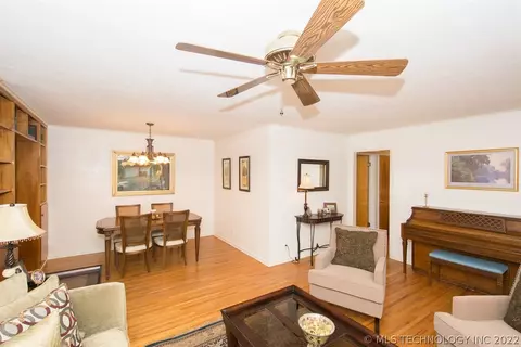 1109 E 53rd Pl, Tulsa, OK 74105 photo 6