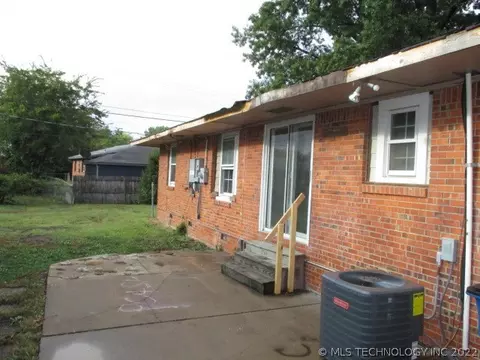 9104 E Latimer Ct, Tulsa, OK 74115 photo 3