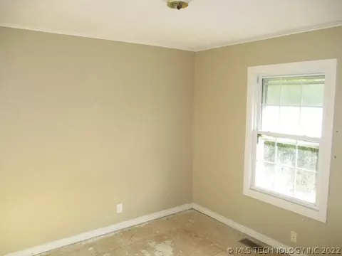 9104 E Latimer Ct, Tulsa, OK 74115 photo 11