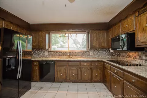 12516 E 37th E St, Tulsa, OK 74146 photo 9