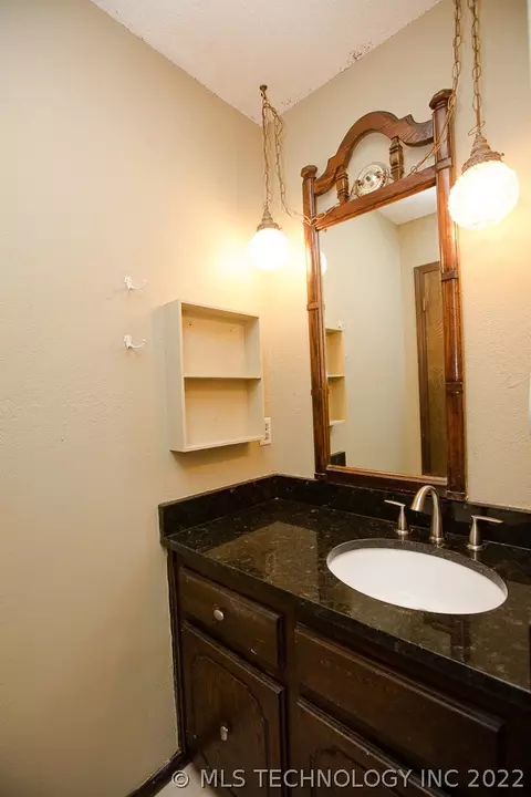 12516 E 37th E St, Tulsa, OK 74146 photo 16