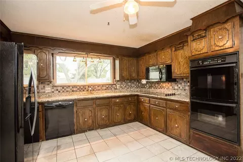 12516 E 37th E St, Tulsa, OK 74146 photo 10
