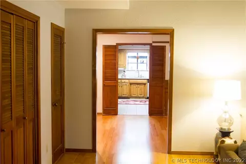 6909 E 65th Pl, Tulsa, OK 74133 photo 9