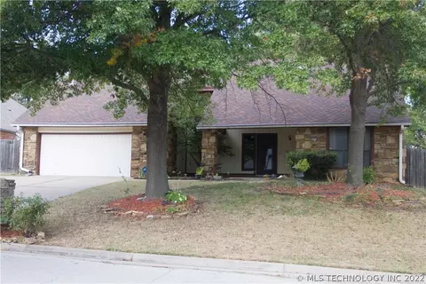 6909 E 65th Pl, Tulsa, OK 74133 photo 2